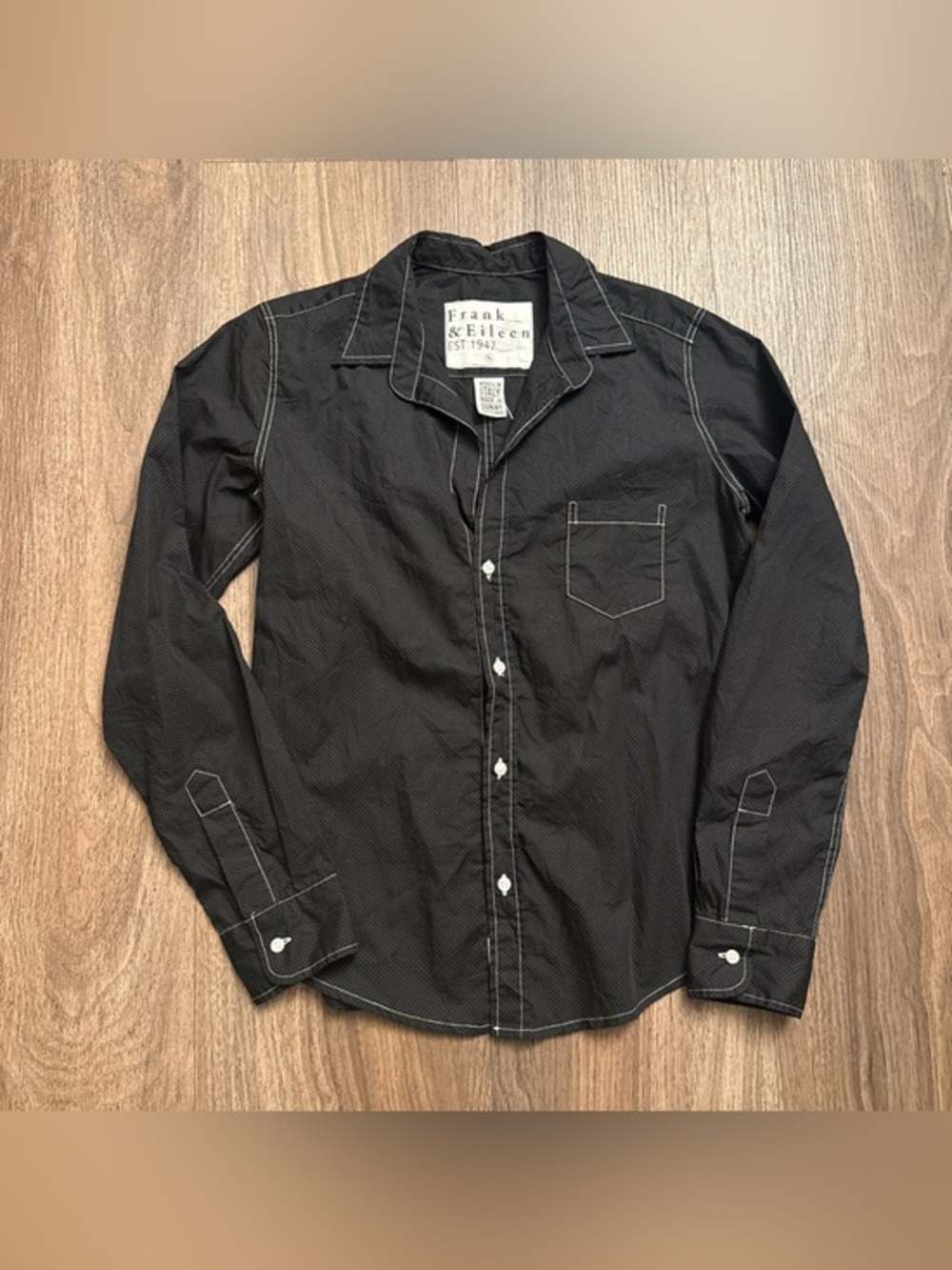 NWOT Frank & Eileen Black Button-Up Shirt with white stitching and polkadots SM